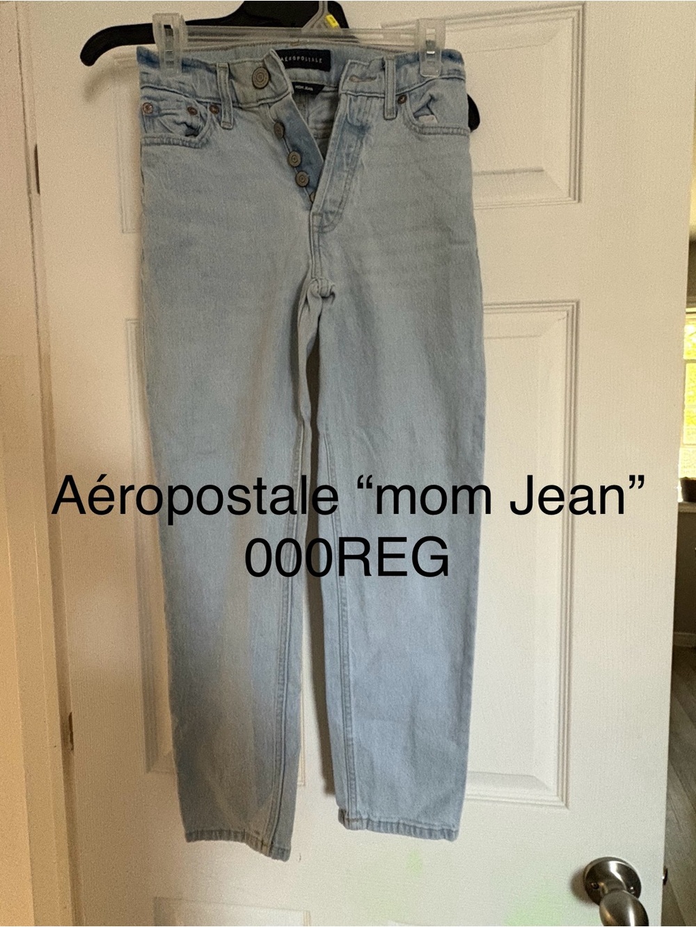 Aeropostale Light Wash High Rise Mom Jeans